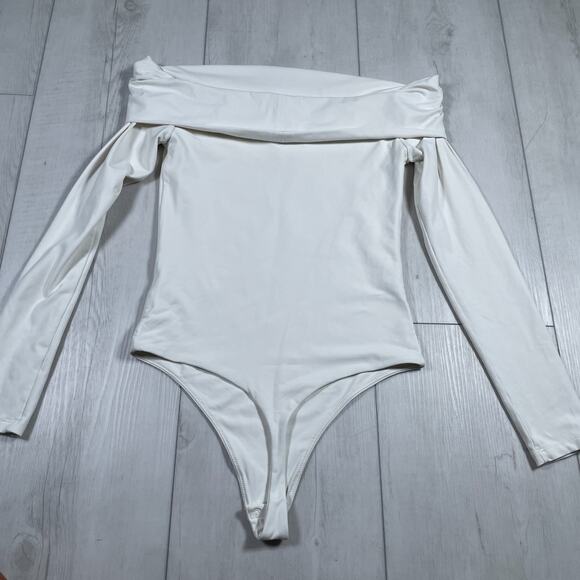 AritziaWomen's Medium Contour Deco White Long Sleeve Bodysuit Off The Shoulder - Picture 5 of 10